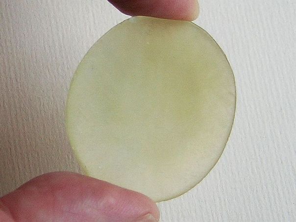 Small xiu yu jade snuff dish – (4994)